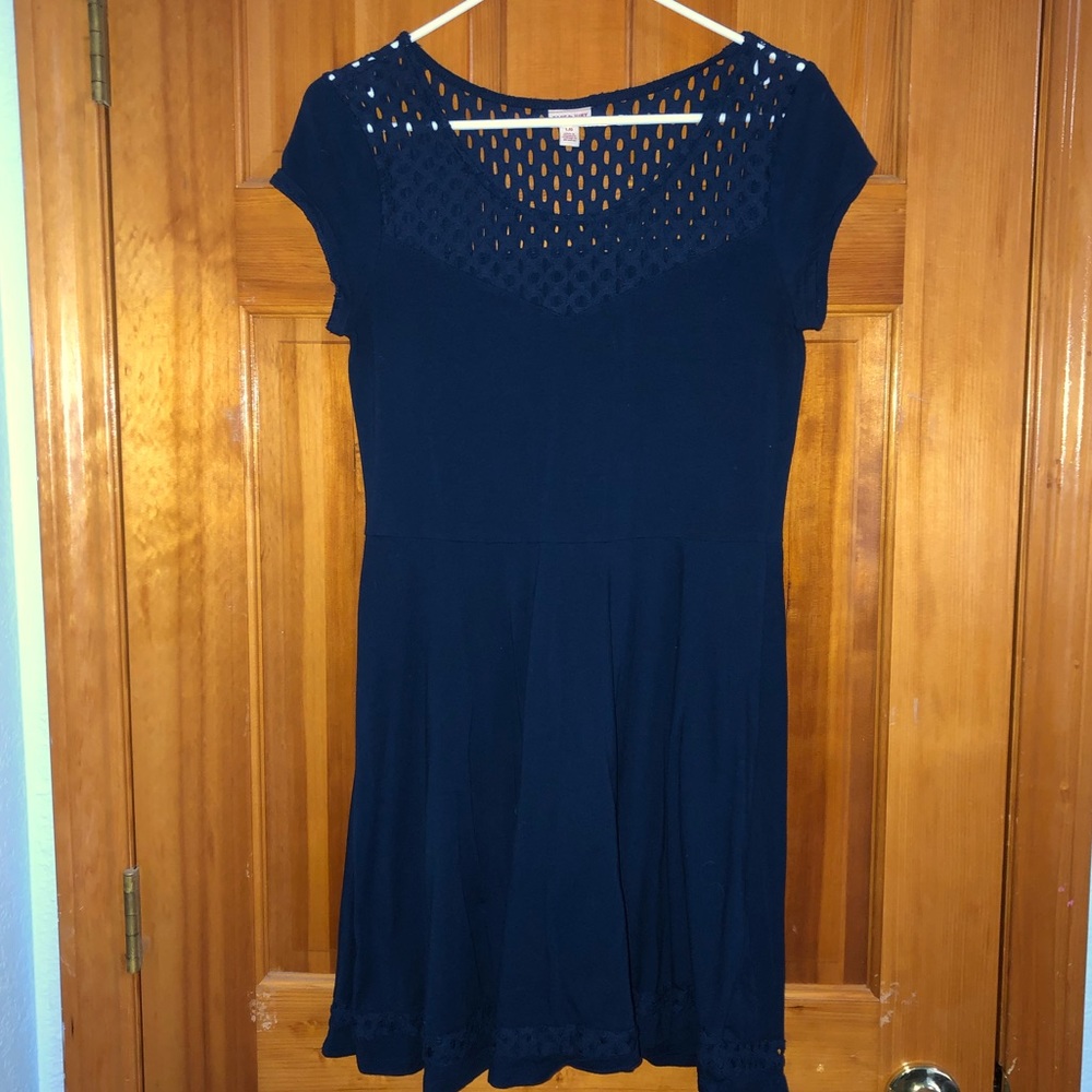 Adorable navy short sleeve dress!